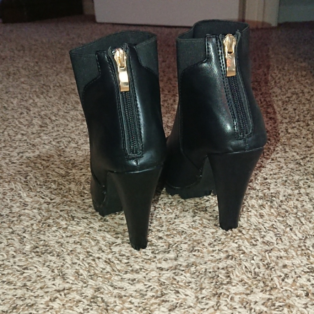 Heels - Picture 4 of 4